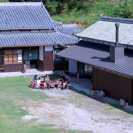 猫と図書館のある宿 草地家 Kusachike Minamiawaji Bagian luar foto