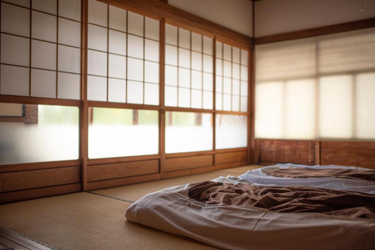 猫と図書館のある宿 草地家 Kusachike Minamiawaji Bagian luar foto