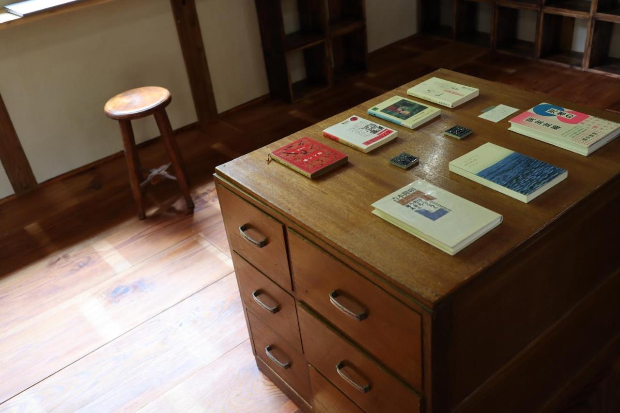 猫と図書館のある宿 草地家 Kusachike Minamiawaji Bagian luar foto