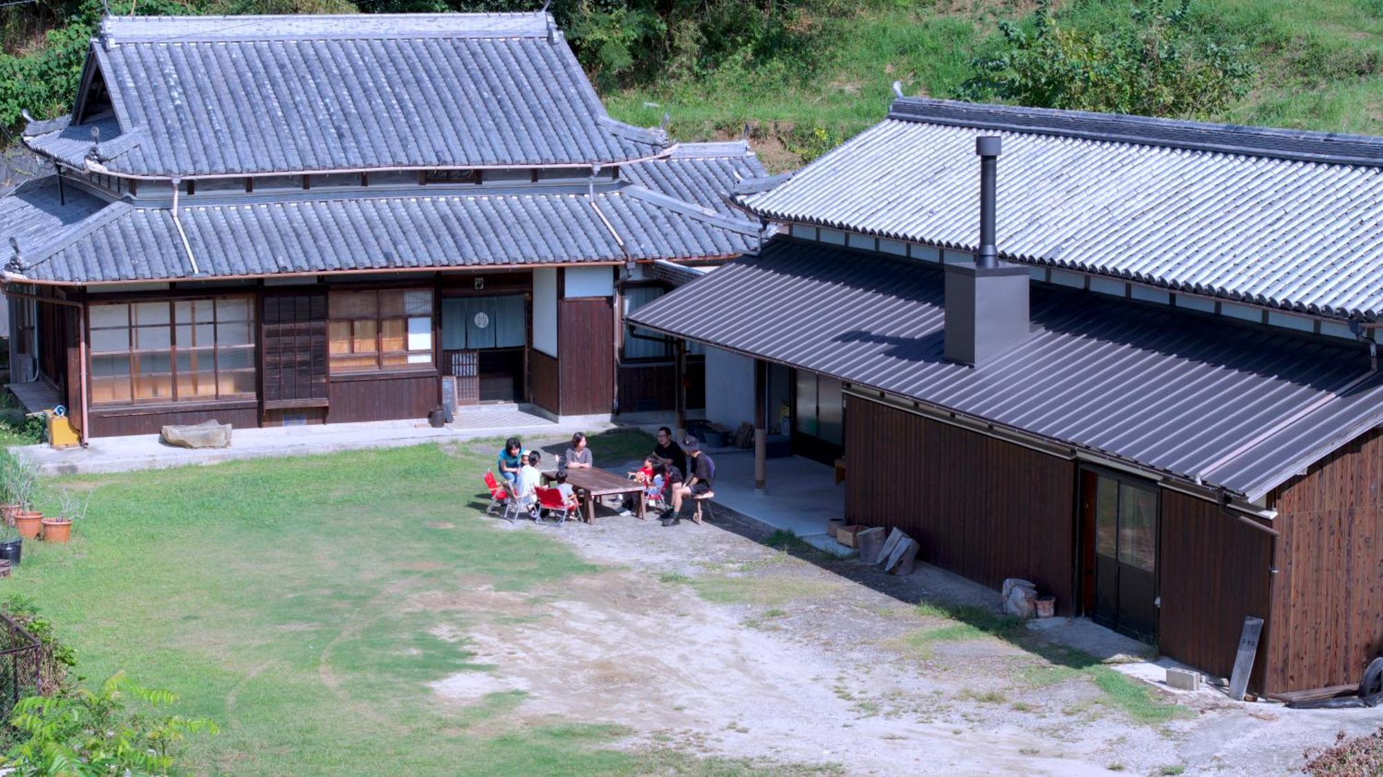 猫と図書館のある宿 草地家 Kusachike Minamiawaji Bagian luar foto